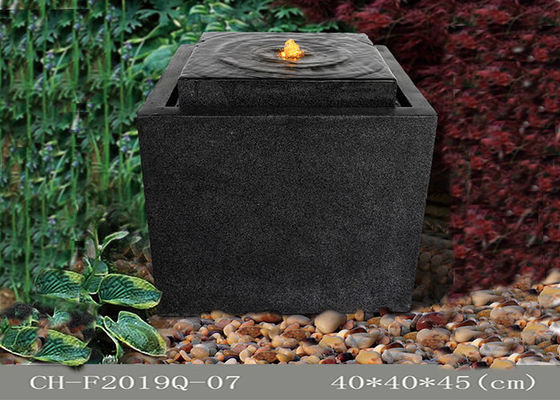 ประเทศจีน Stone Effect Square Polyresin น้ำพุไฟ LED กลางแจ้ง ผู้ผลิต